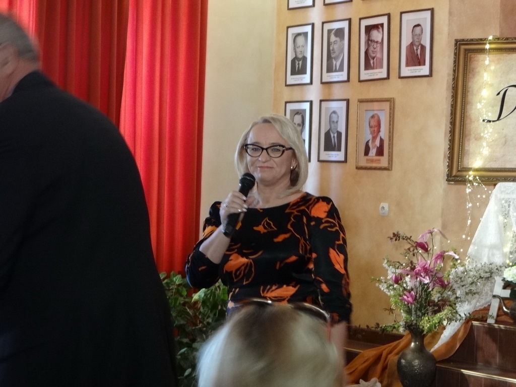Zdjęcie debiuty2023(2)25840fe6-d77f-46ba-946e-de2cb2ac9fea.JPG w galerii Debiuty i Perły Sądecczyzny w II LO